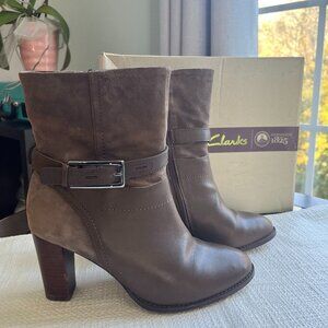 Clarks KACIA GARNET Leather booties.